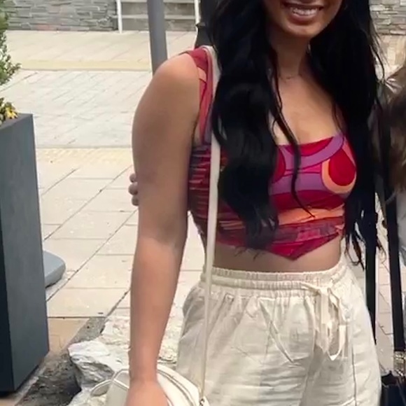 Small crop top in red pattern - Picture 1 of 3